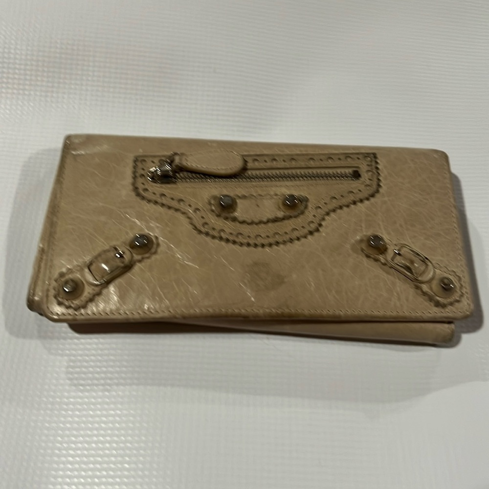 Balenciaga long wallet Preloved rubbing all over